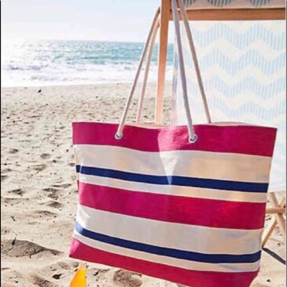 NWT Cabana Stripe Travel Duffle DSW in XL - Picture 1 of 9